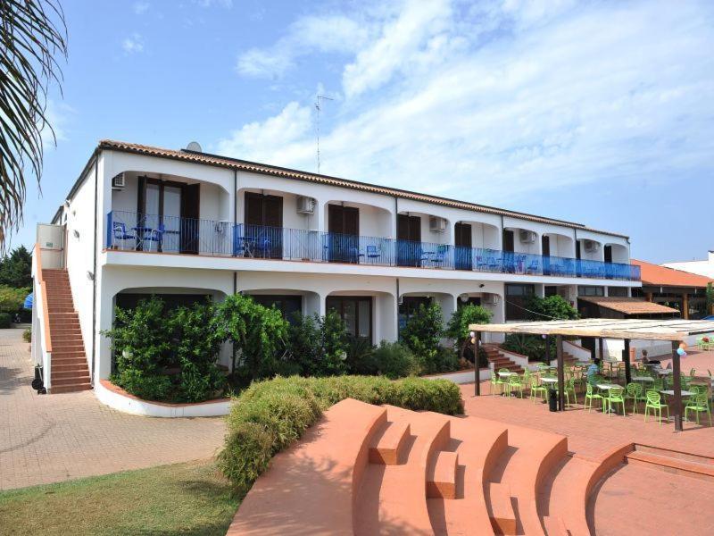 Hotel Club Santa Sabina Торре-Санта-Сабіна Екстер'єр фото