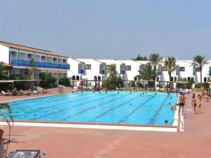 Hotel Club Santa Sabina Торре-Санта-Сабіна Екстер'єр фото