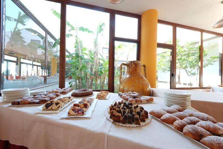 Hotel Club Santa Sabina Торре-Санта-Сабіна Екстер'єр фото