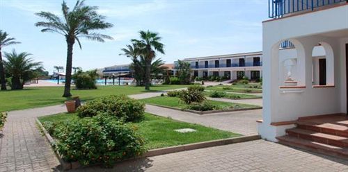 Hotel Club Santa Sabina Торре-Санта-Сабіна Екстер'єр фото